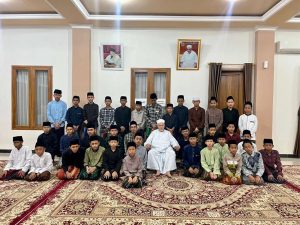 Read more about the article Meniti Cahaya Sholat Berjamaah: Momen Spiritual Bersama Syaikh Fathi Abdurrohman Hijazi