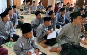 Read more about the article Ilqo’ul Mufrodat: Menumbuhkan Cinta dan Kemampuan Santri dalam Berbahasa Arab